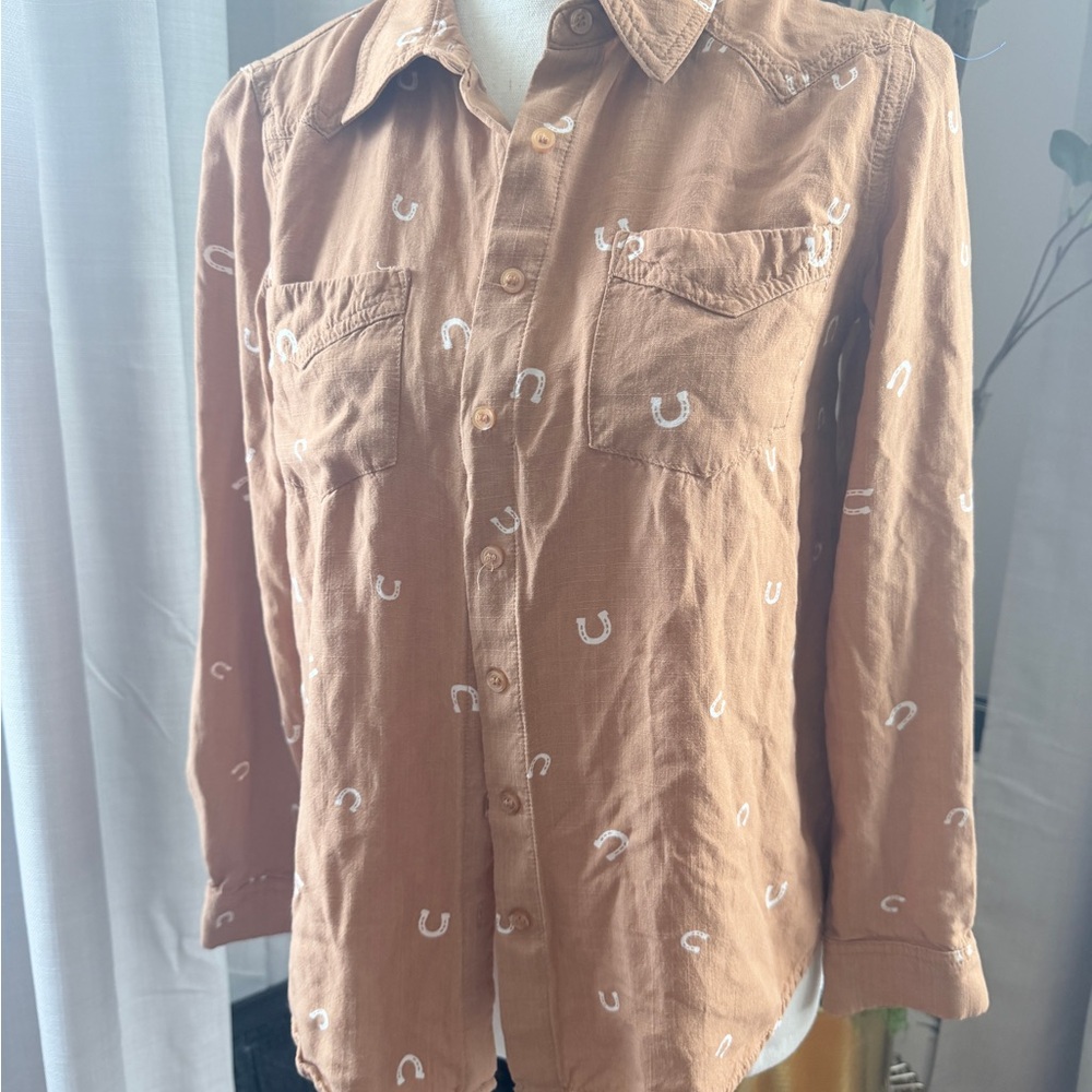 Hippie Rose Women’s Rust Brown Button-Up Shirt with White Horseshoe Print Small